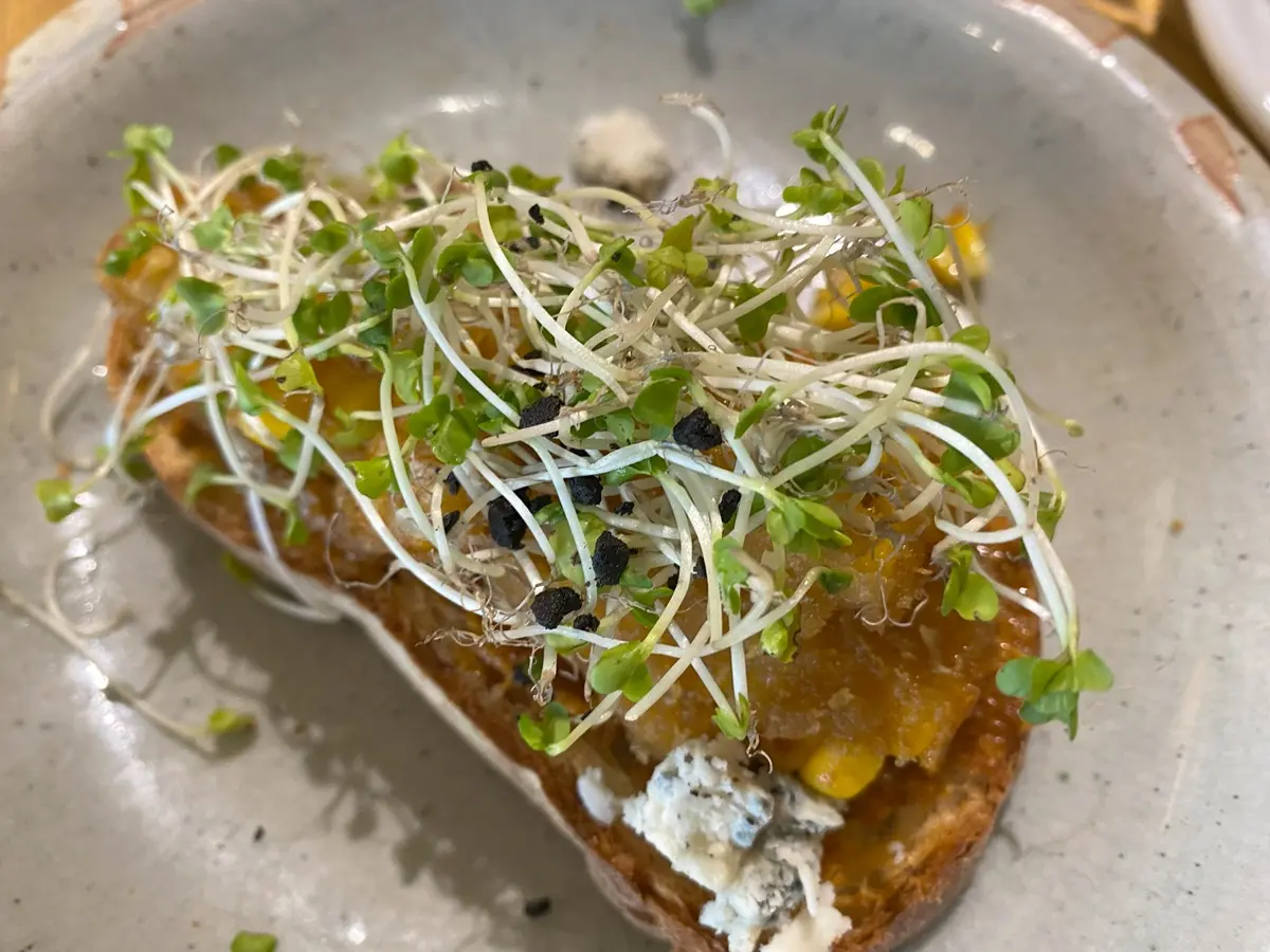 季節野菜とゴルゴンゾーラのトラパネーゼ