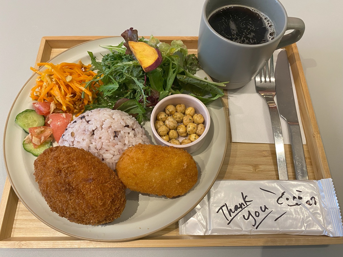 やおやの　コロッケ定食