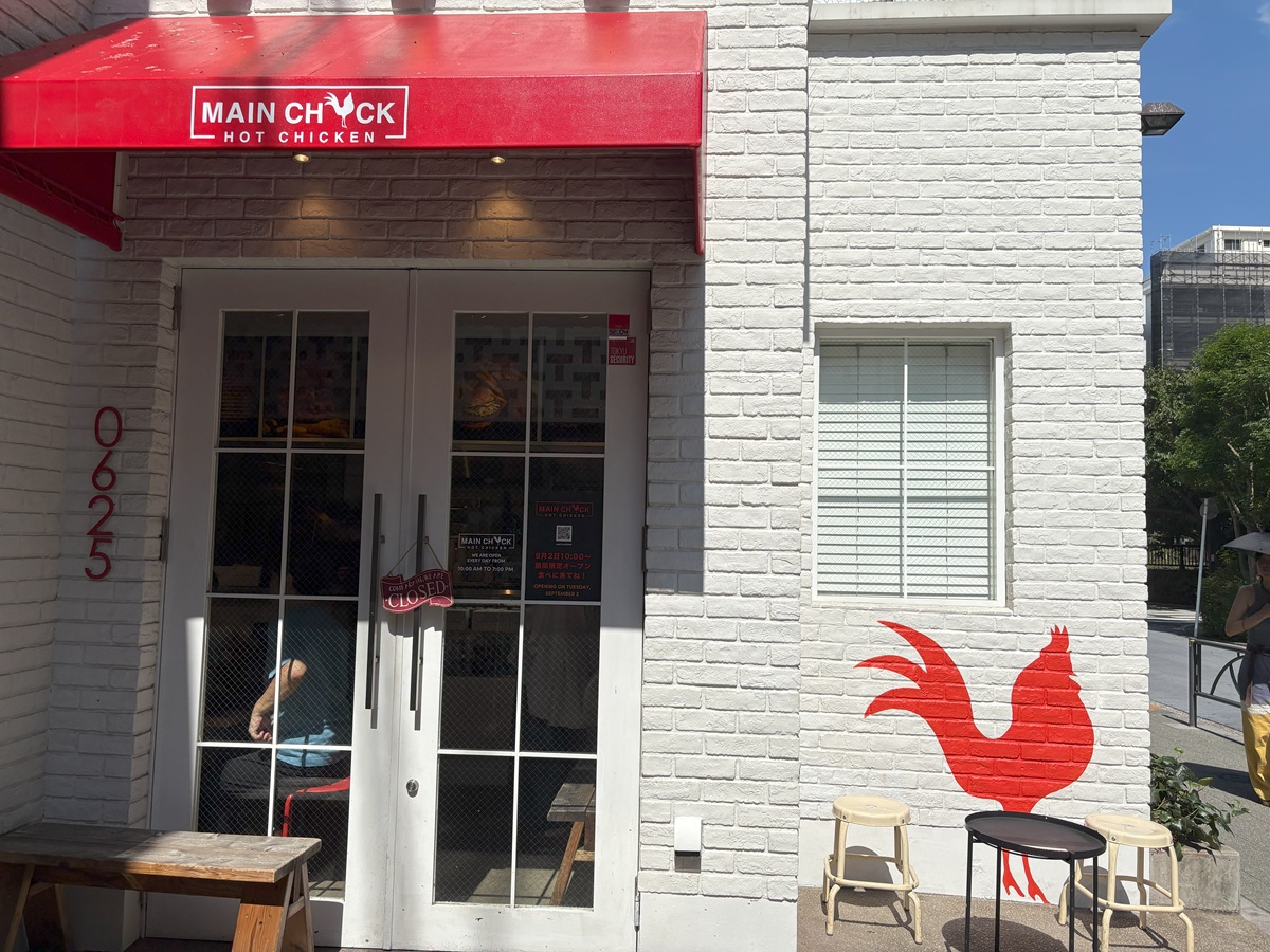 MAIN CHICK HOT CHICKEN TOKYO POPUPが高架下にオープン