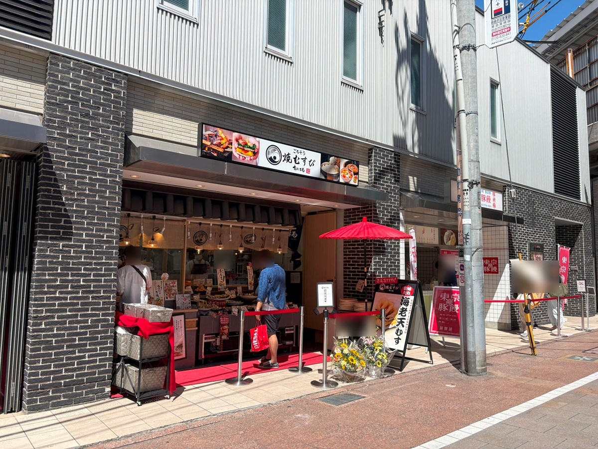 お昼少し前を狙って来店