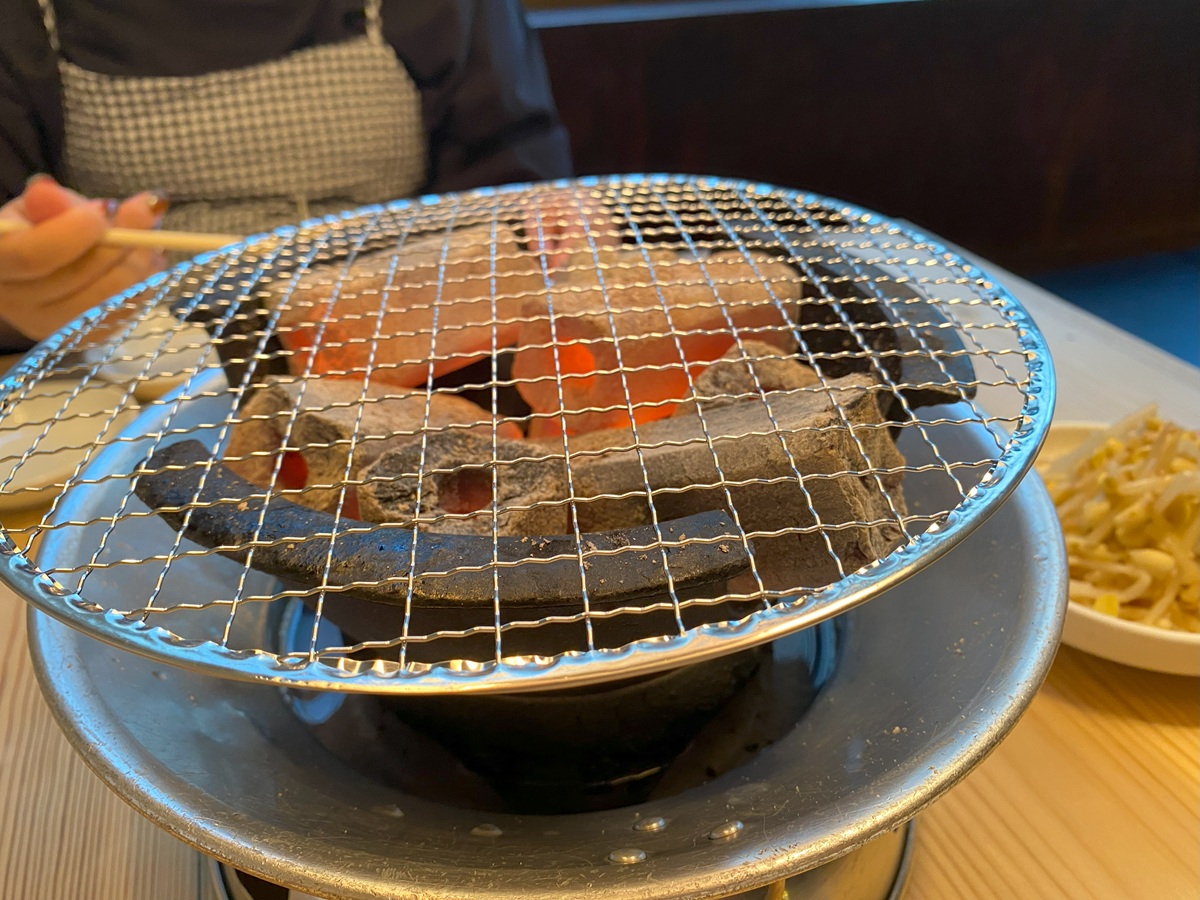卓上で炭火焼