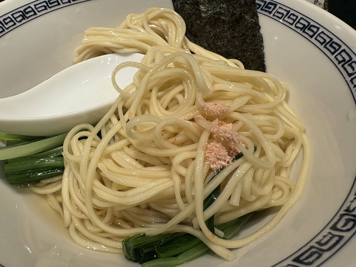麺にえび塩をかけてみた