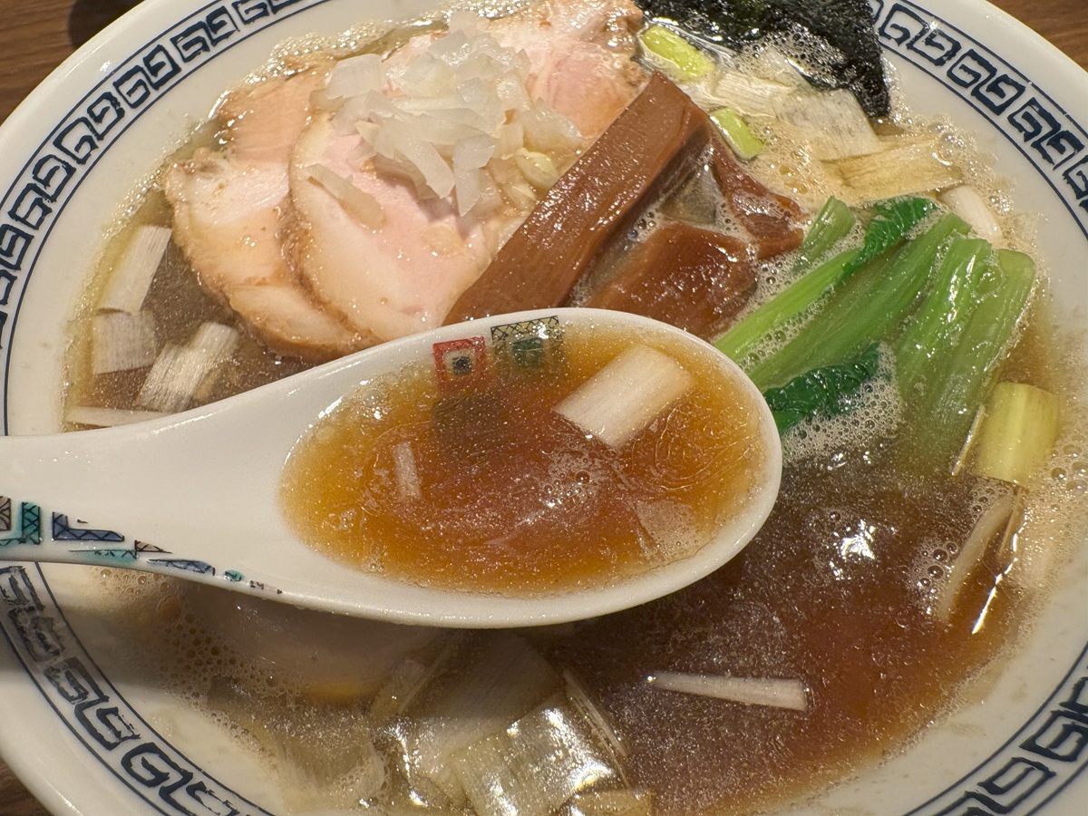 魚介の旨味のみを凝縮したスープ