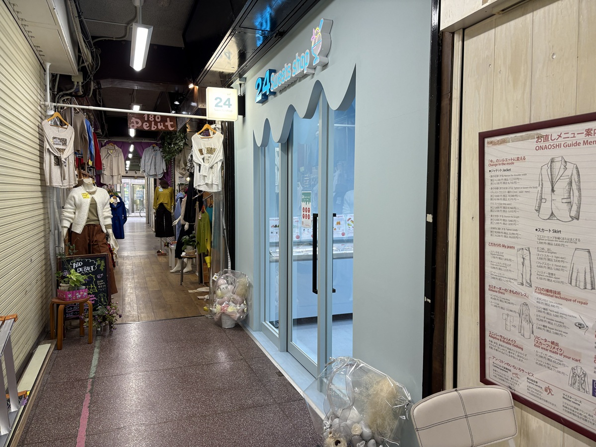 通路左手にあります