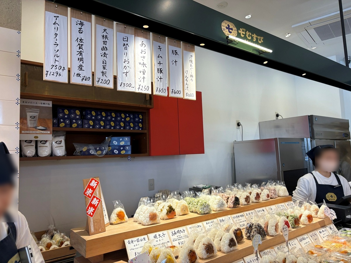 温かい豚汁などもあります