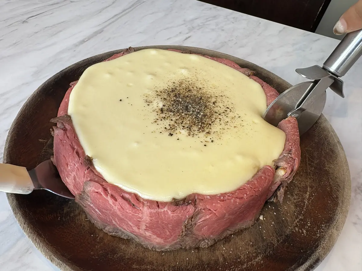 ピザカッターを入れる