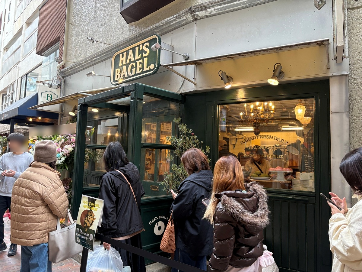 開店2日目にしてこの行列