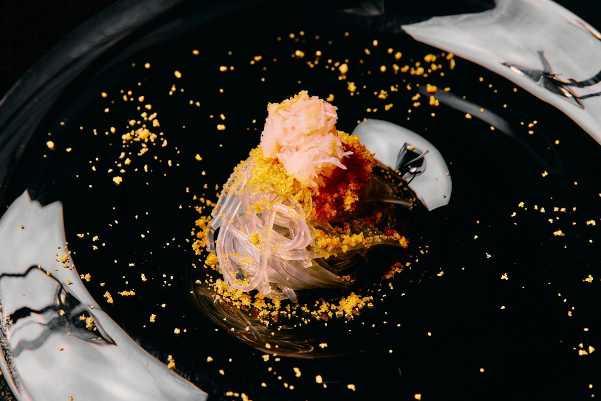 イタリア産カラスミチャプチェ～蟹ほぐし身添え～