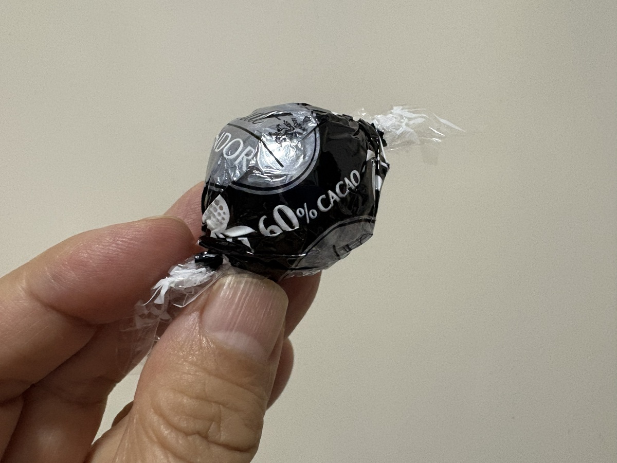 リンドールは二重構造のチョコレート