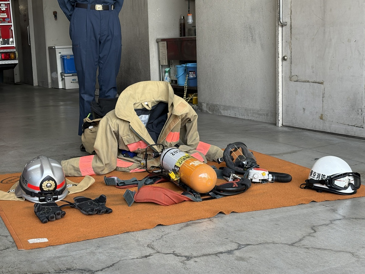 消防服に着替える訓練