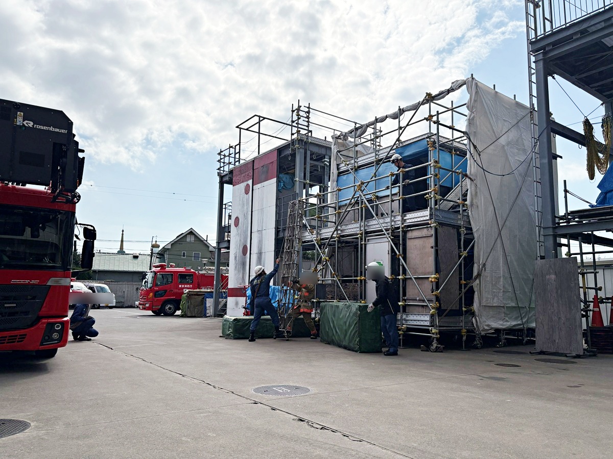 逃げ遅れた方を救助する訓練