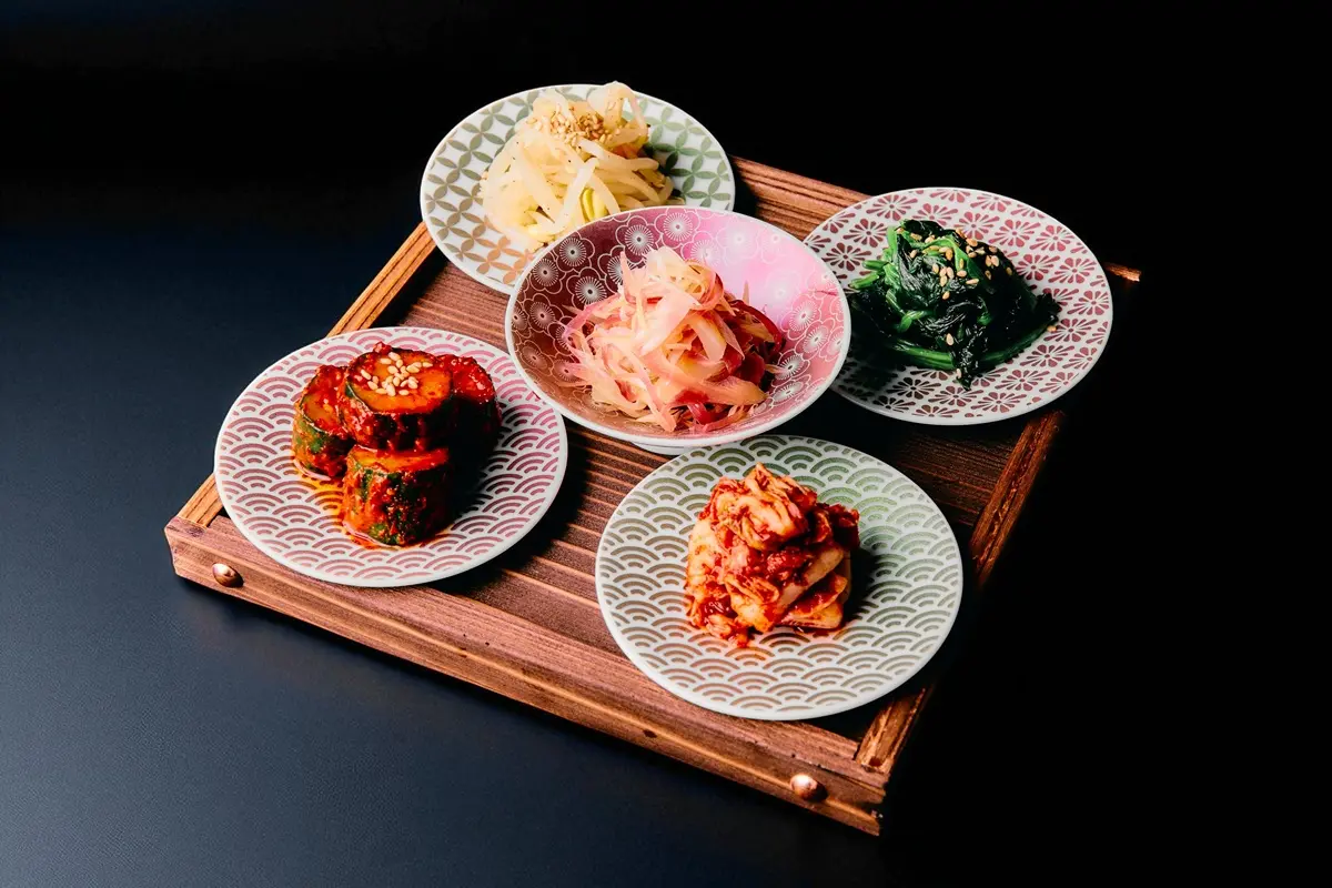 前菜4種～キムチ・ナムル・甘酢漬け・サラダ～