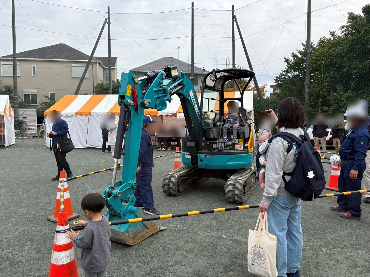 車両の運転席に乗ってみる体験