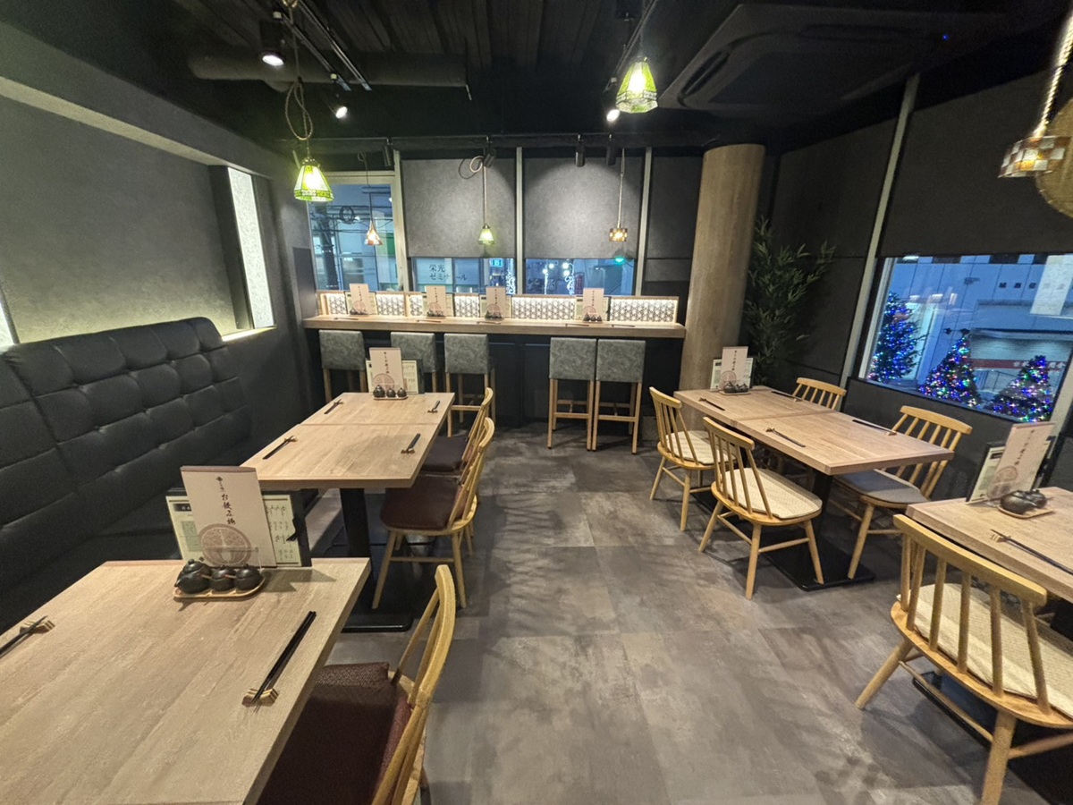 ゆったりくつろげる店内