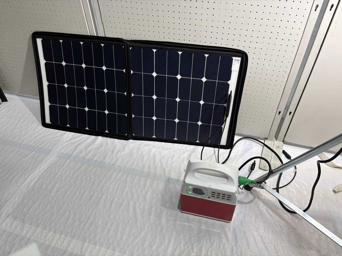ソーラーパネルと非常照明