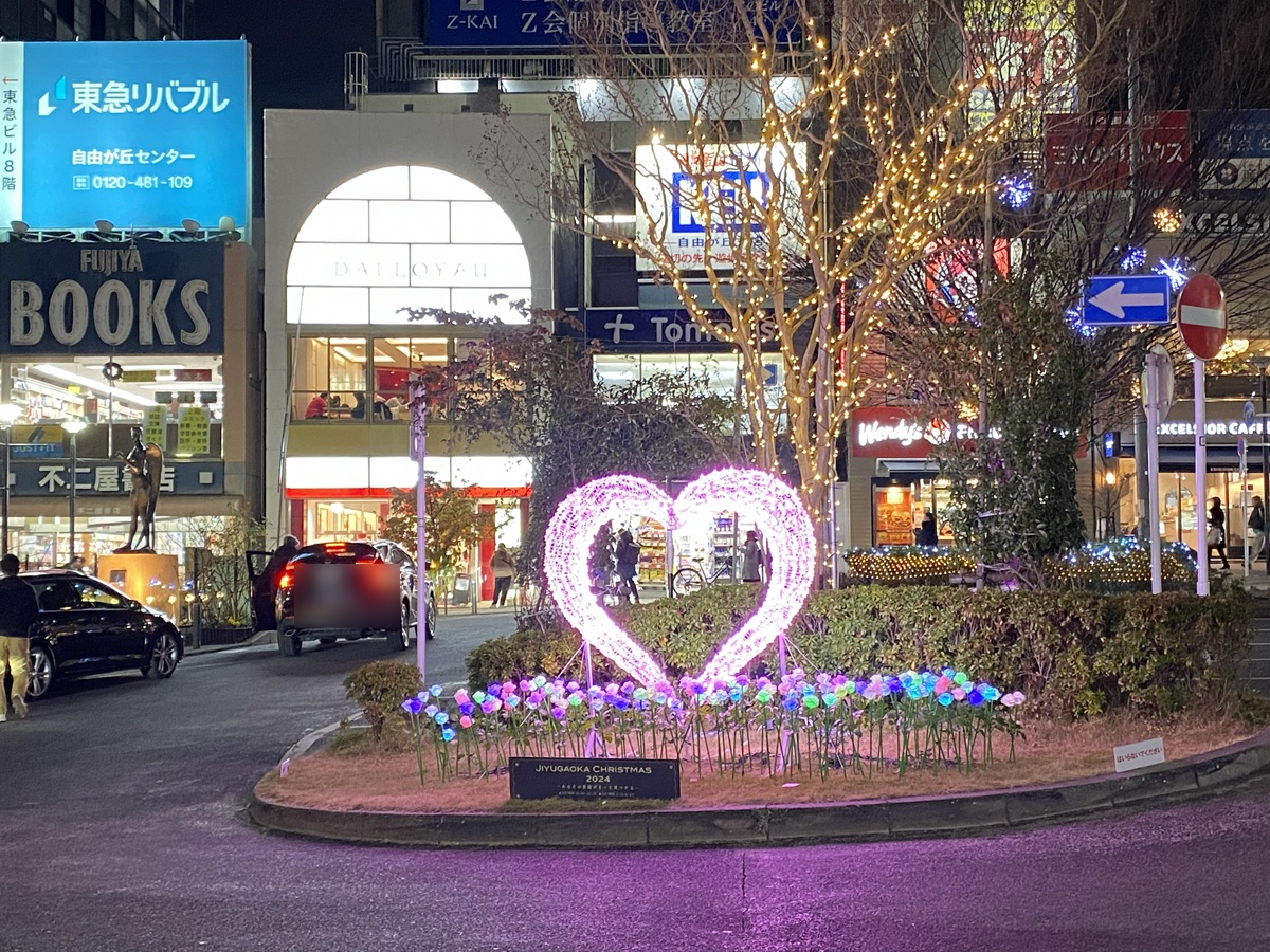 自由が丘駅前のクリスマスイルミネーション