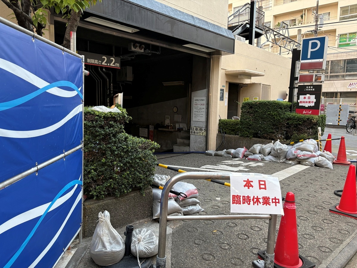 東急ストアフレル・ウイズ自由が丘店は地下が駐車場