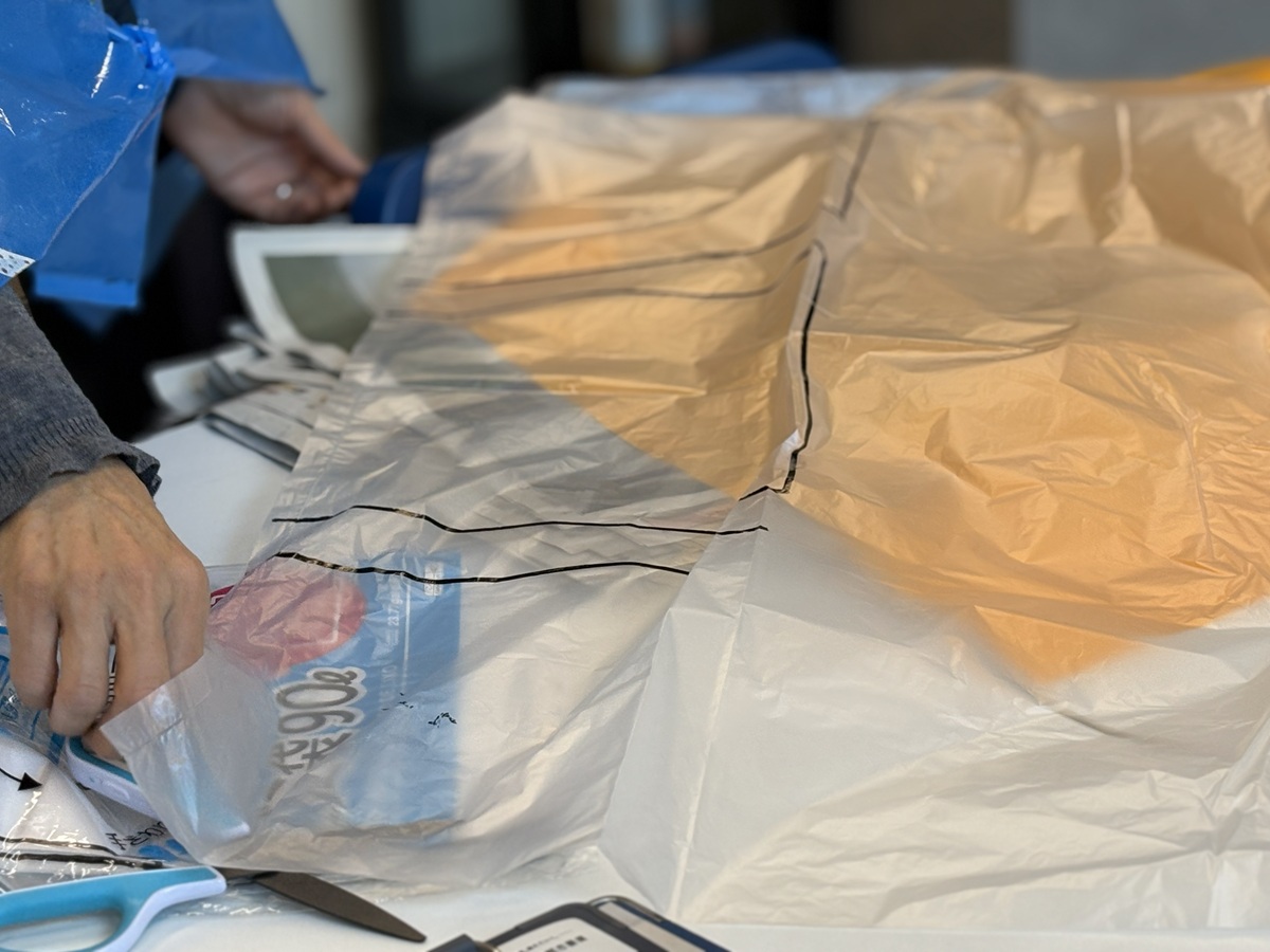 ビニール袋で作るレインコート