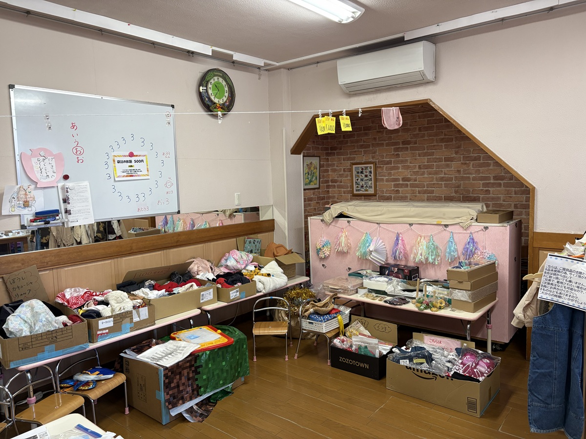 保護者によるフリーマーケットも開催