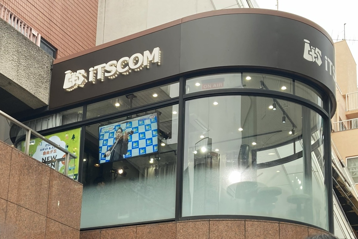 岡田ビル2階にオープン