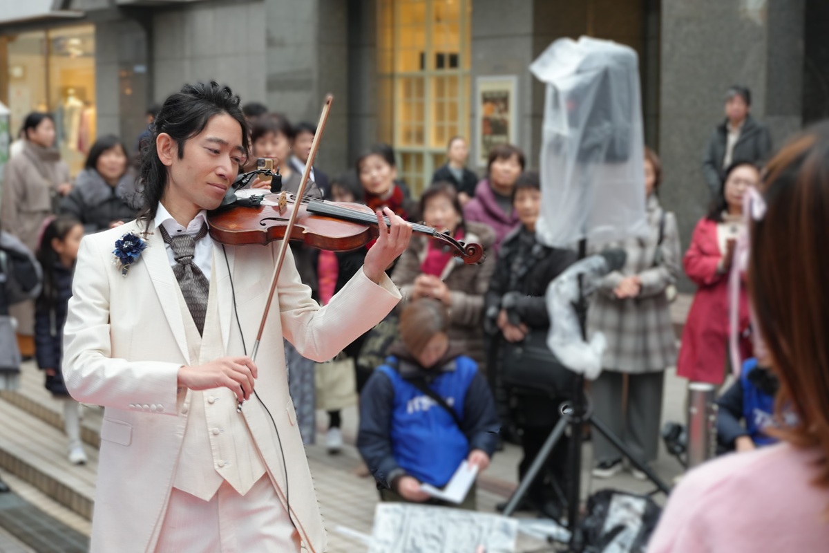 ヴァイオリニストのTSUMUZIさん