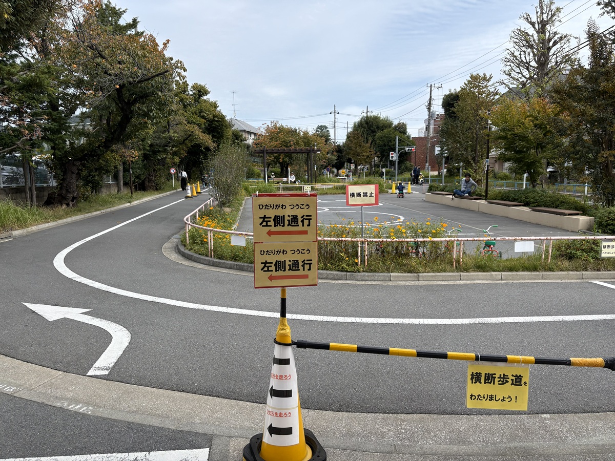 交通ルールに従って走行できるコース