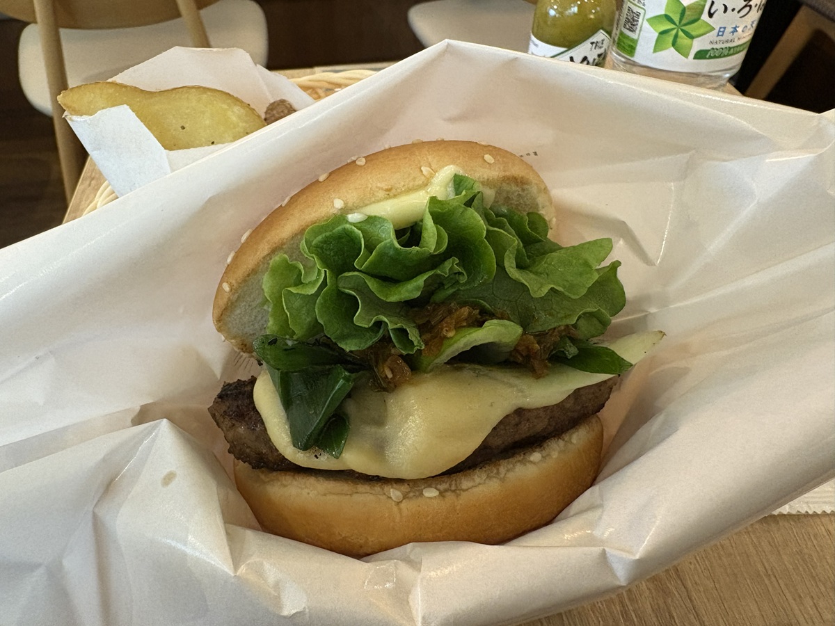 和牛バーガーを試食