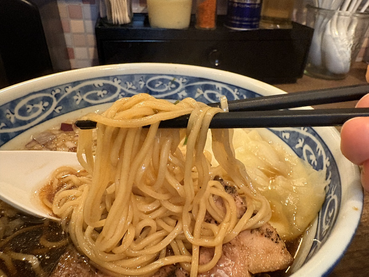 ストレートの細麺