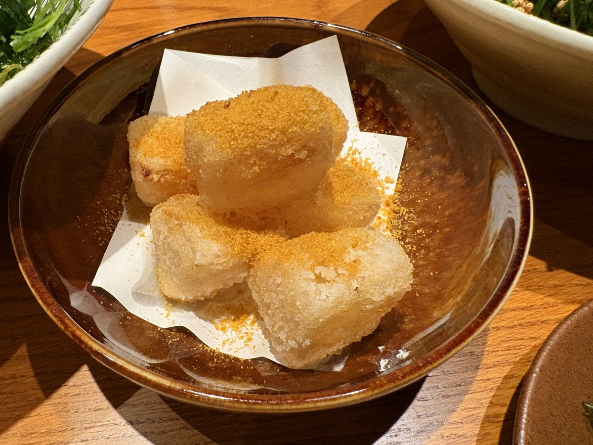 出汁がジュワッと！おでん大根の唐揚げ～からすみパウダー～