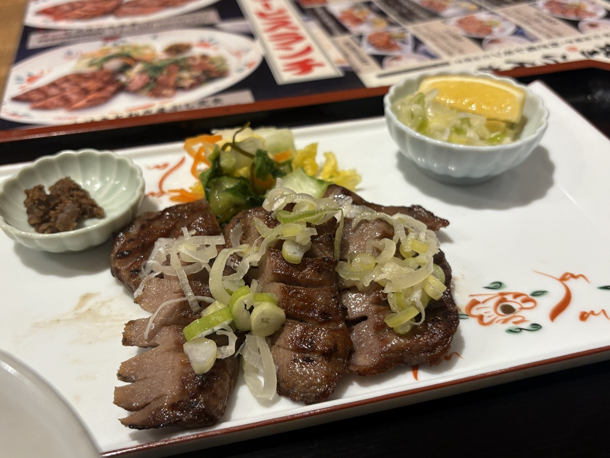 牛たん焼き 仙台 辺見 自由が丘店でねぎ塩レモン牛たん焼き