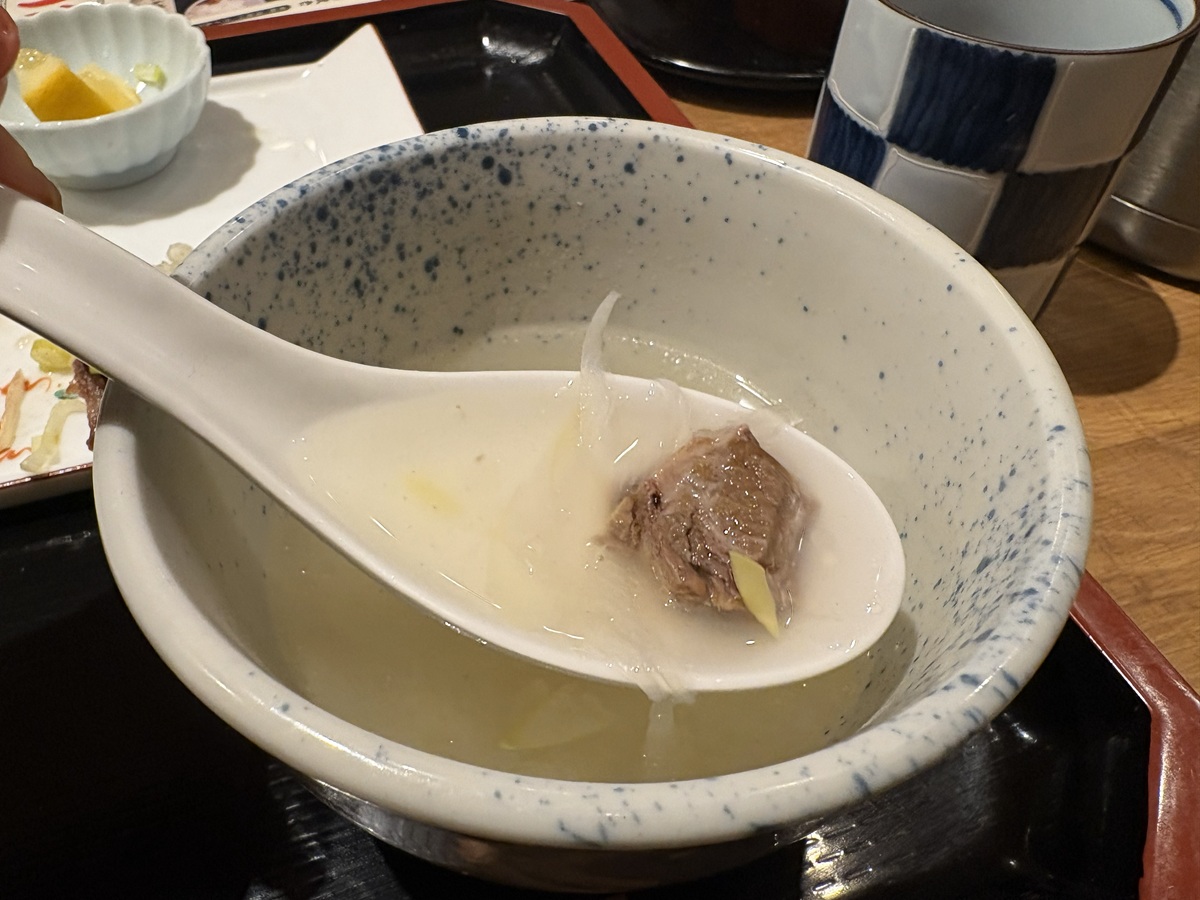 牛のテールスープ