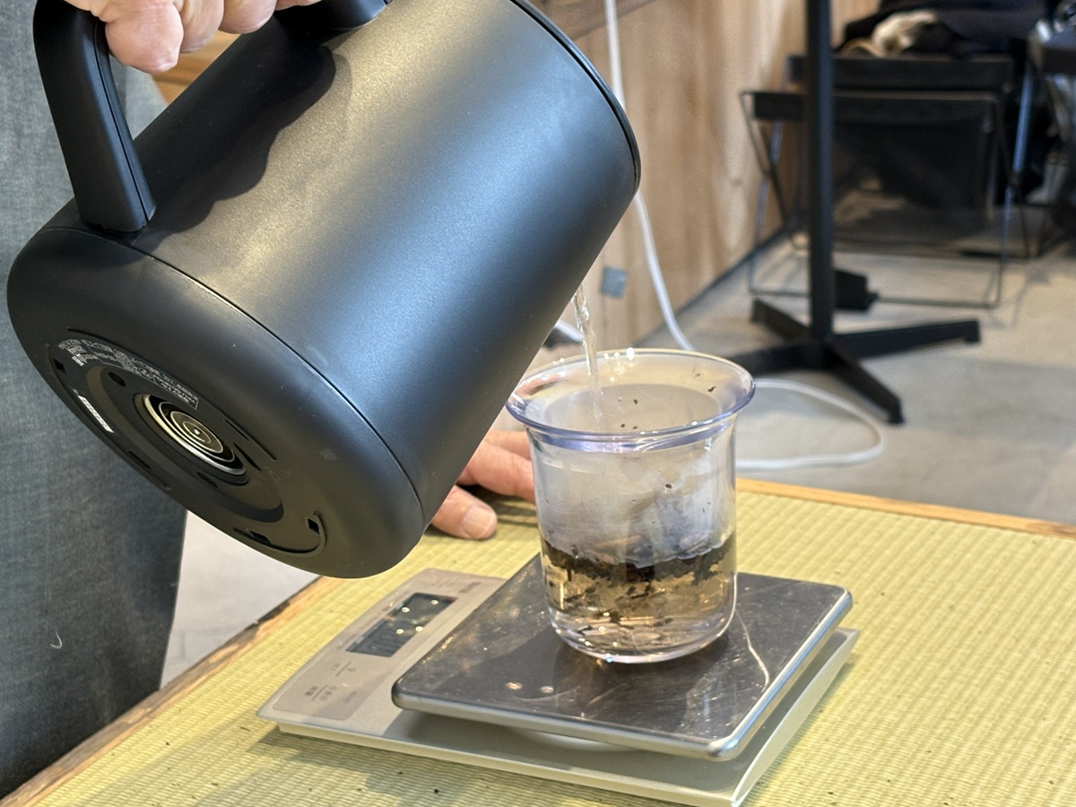 熱湯で淹れるほうじ茶