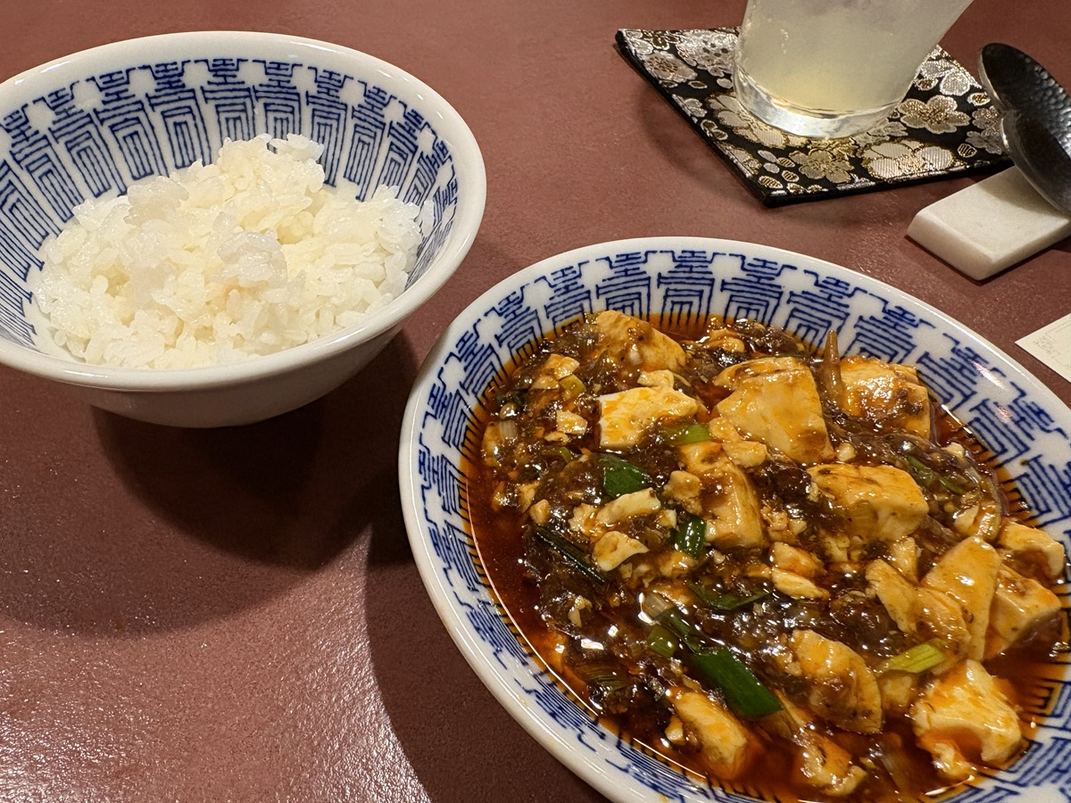 白いご飯とともにいただく麻婆豆腐
