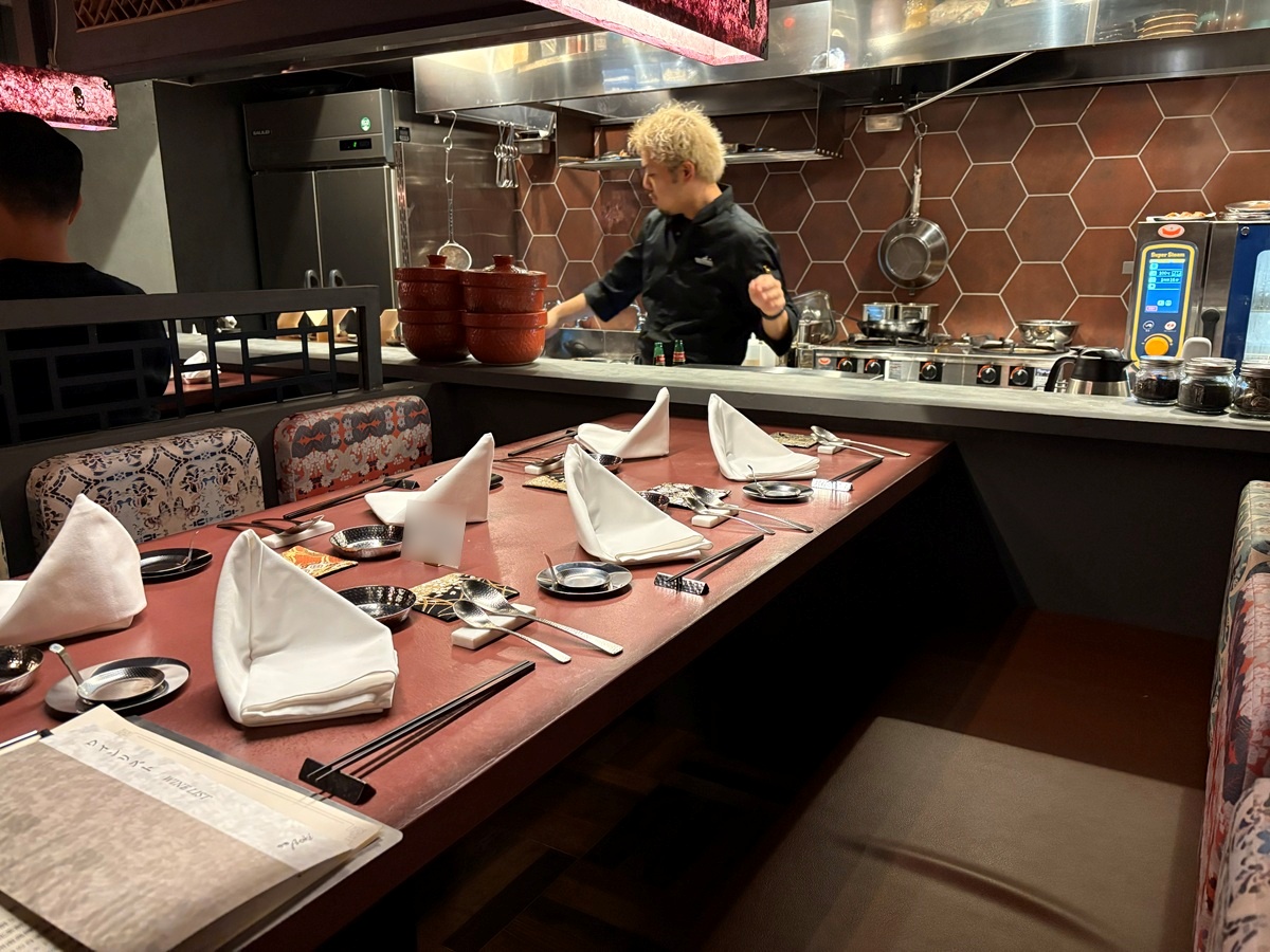 ライブ感たっぷりのオープンキッチン