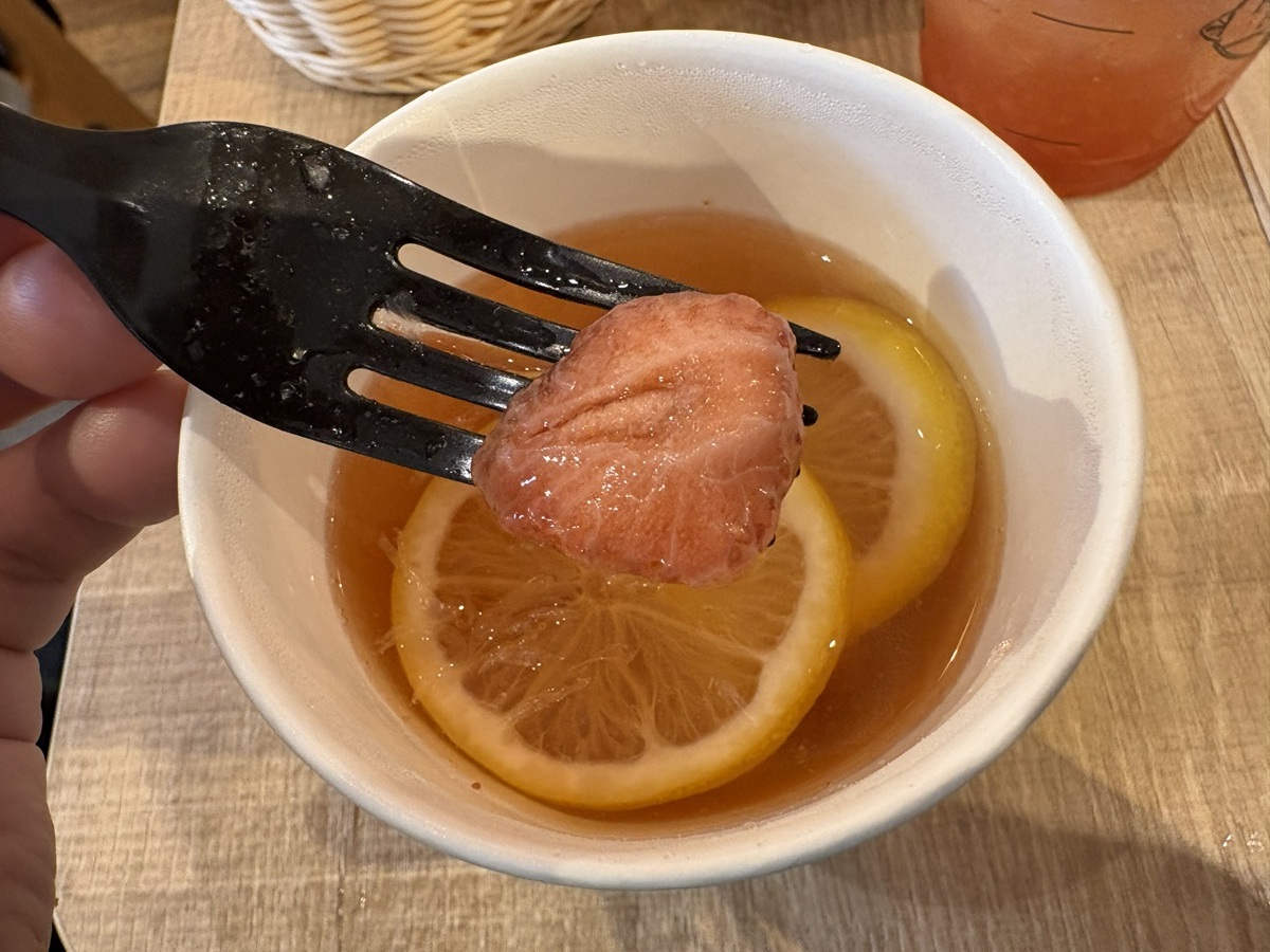 はちみつと果肉入りいちごソースに漬け込んだあまおう