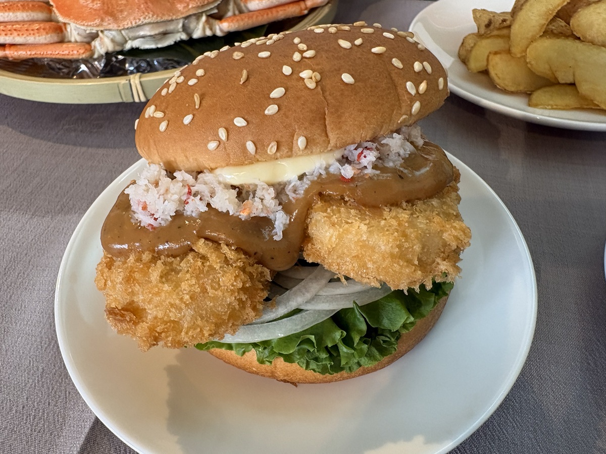 ブラウンソースの「オオズワイガニのクリームコロッケバーガー」