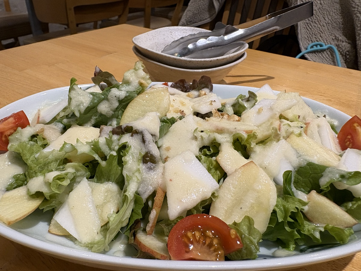 青森りんごとカブのサラダ