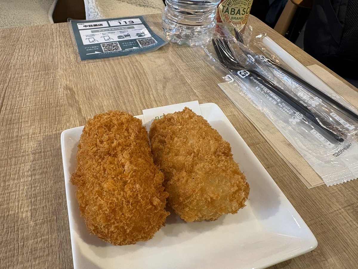 カニクリームコロッケの食べ比べ