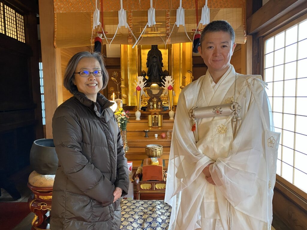 正覚寺で木剣加持