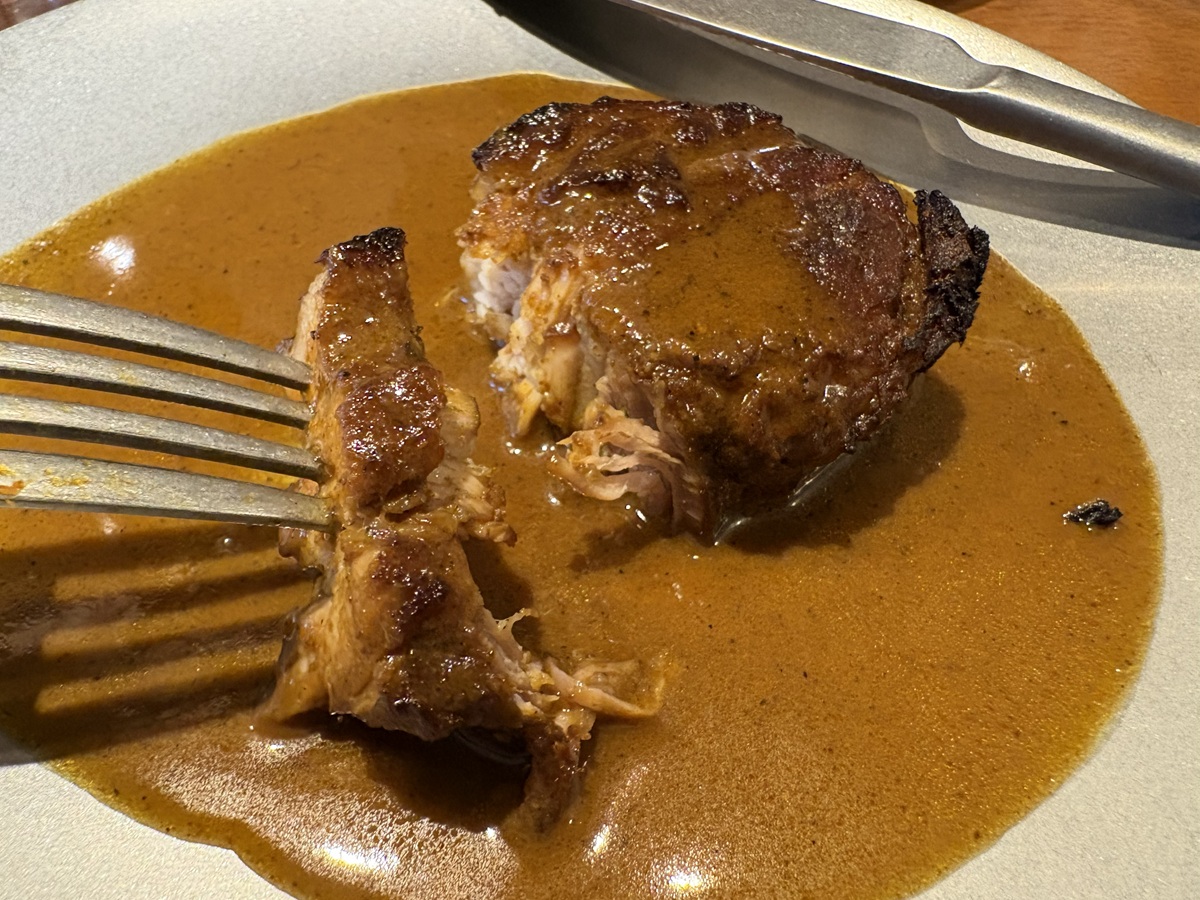 ホロホロに柔らかく、香ばしいポーク