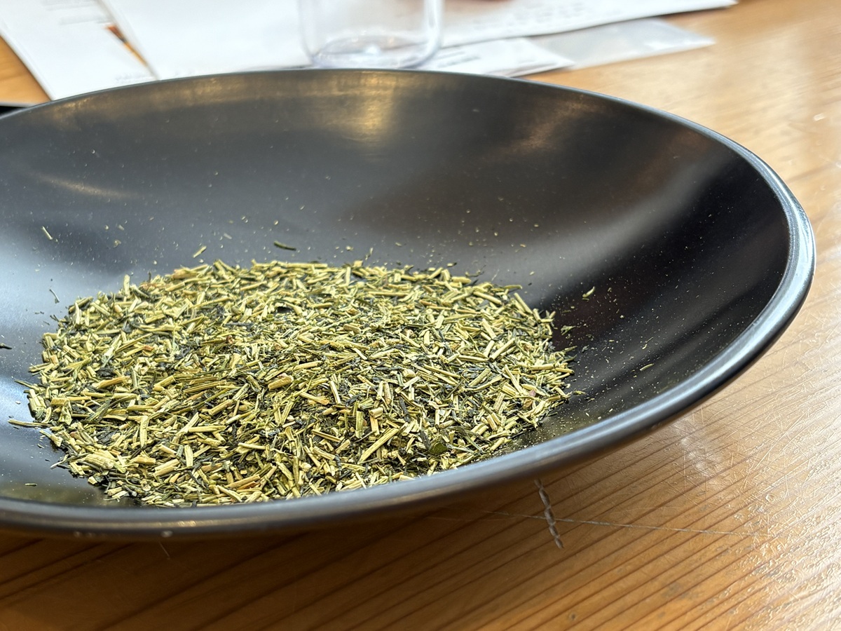 碾茶の茎、煎茶雁金茶のブレンド