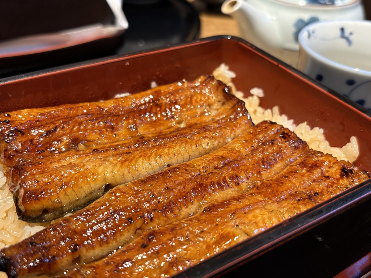 山椒はごはんと鰻の間に