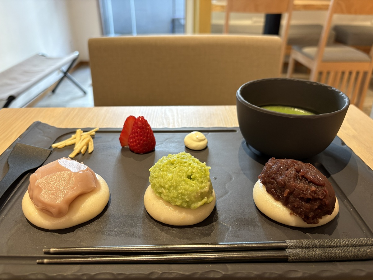 もち三種とお飲み物のセット(つきたてもち)~さくらあん~