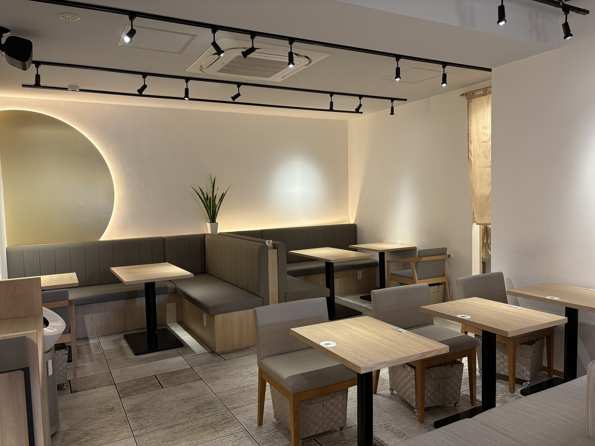 店内奥のテーブル席