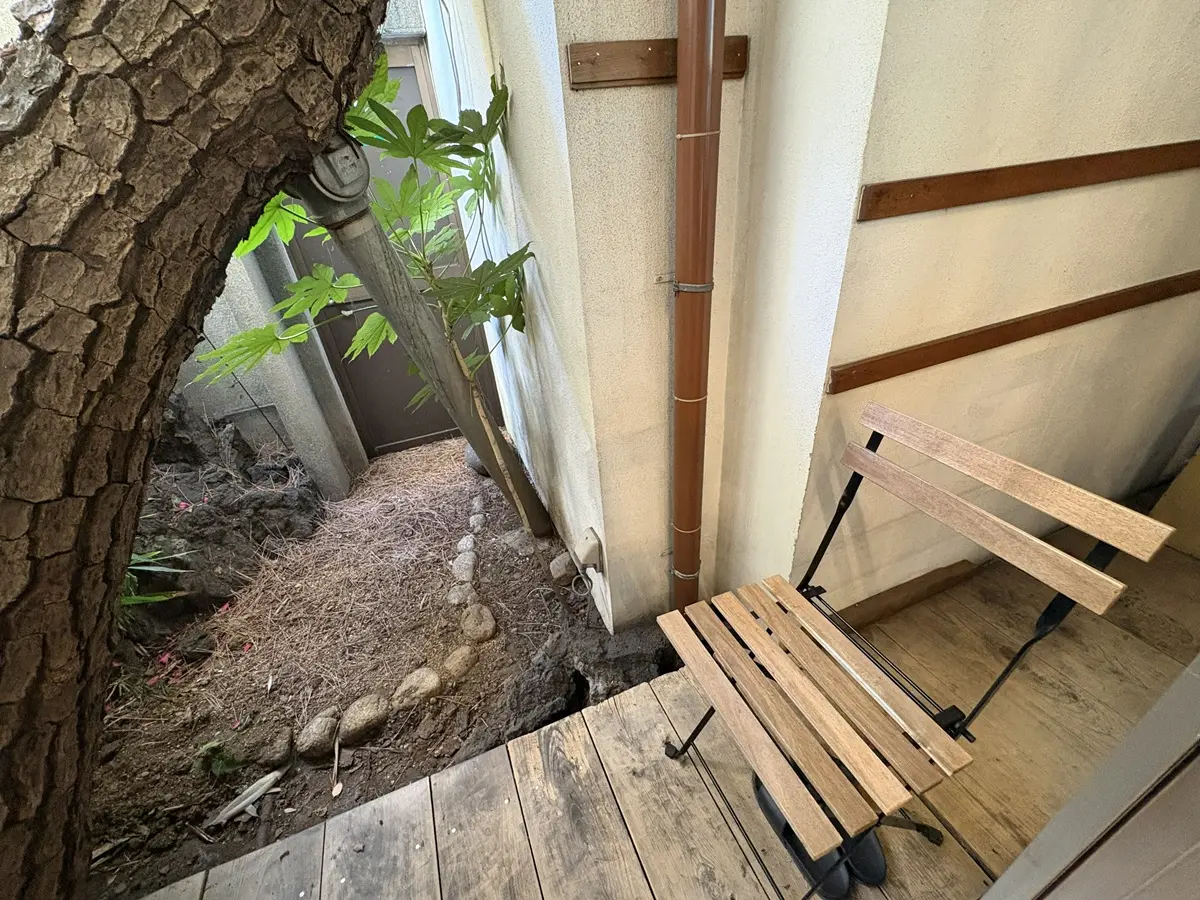 男湯から外気浴が楽しめる