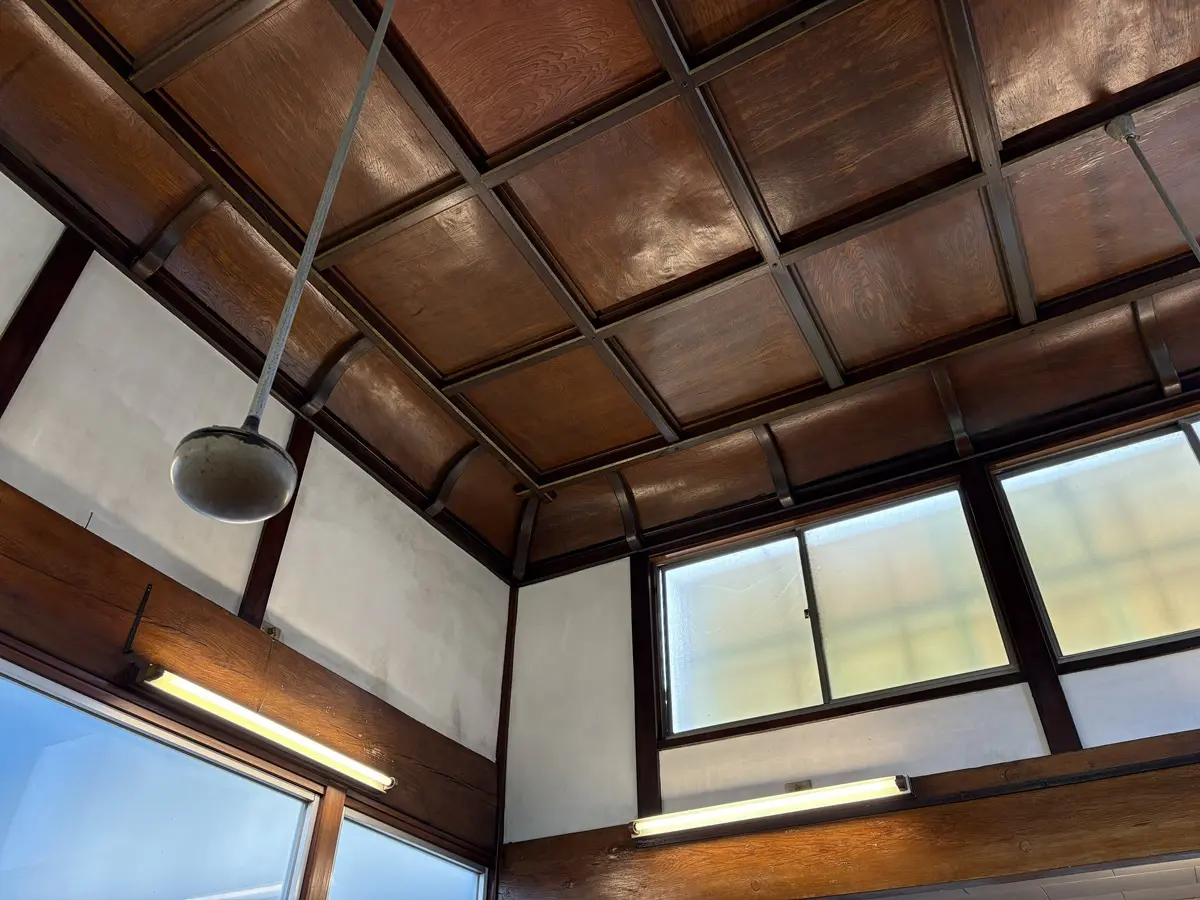 格天井が昭和っぽい脱衣所