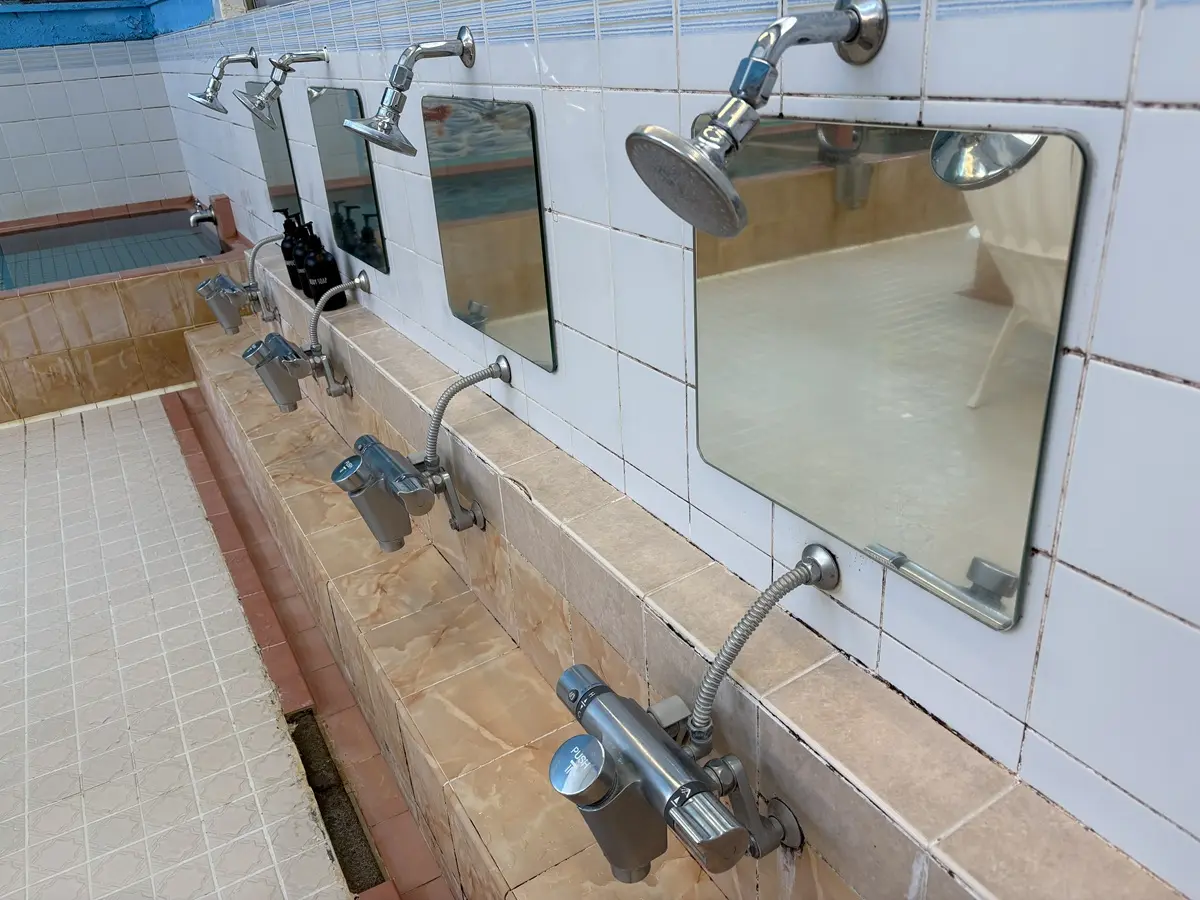 鏡もカランもぴかぴか