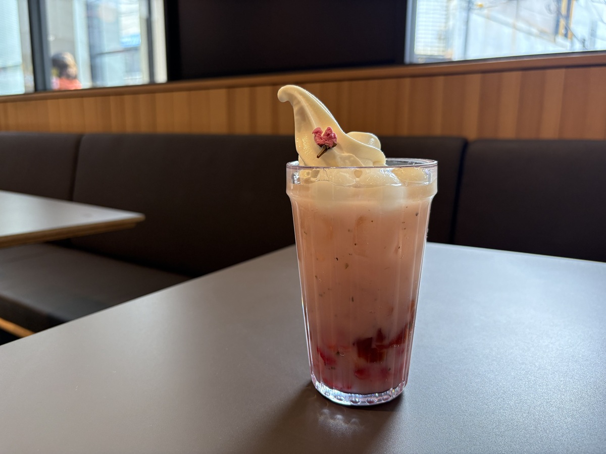 桜と苺のティーゼリーラテ