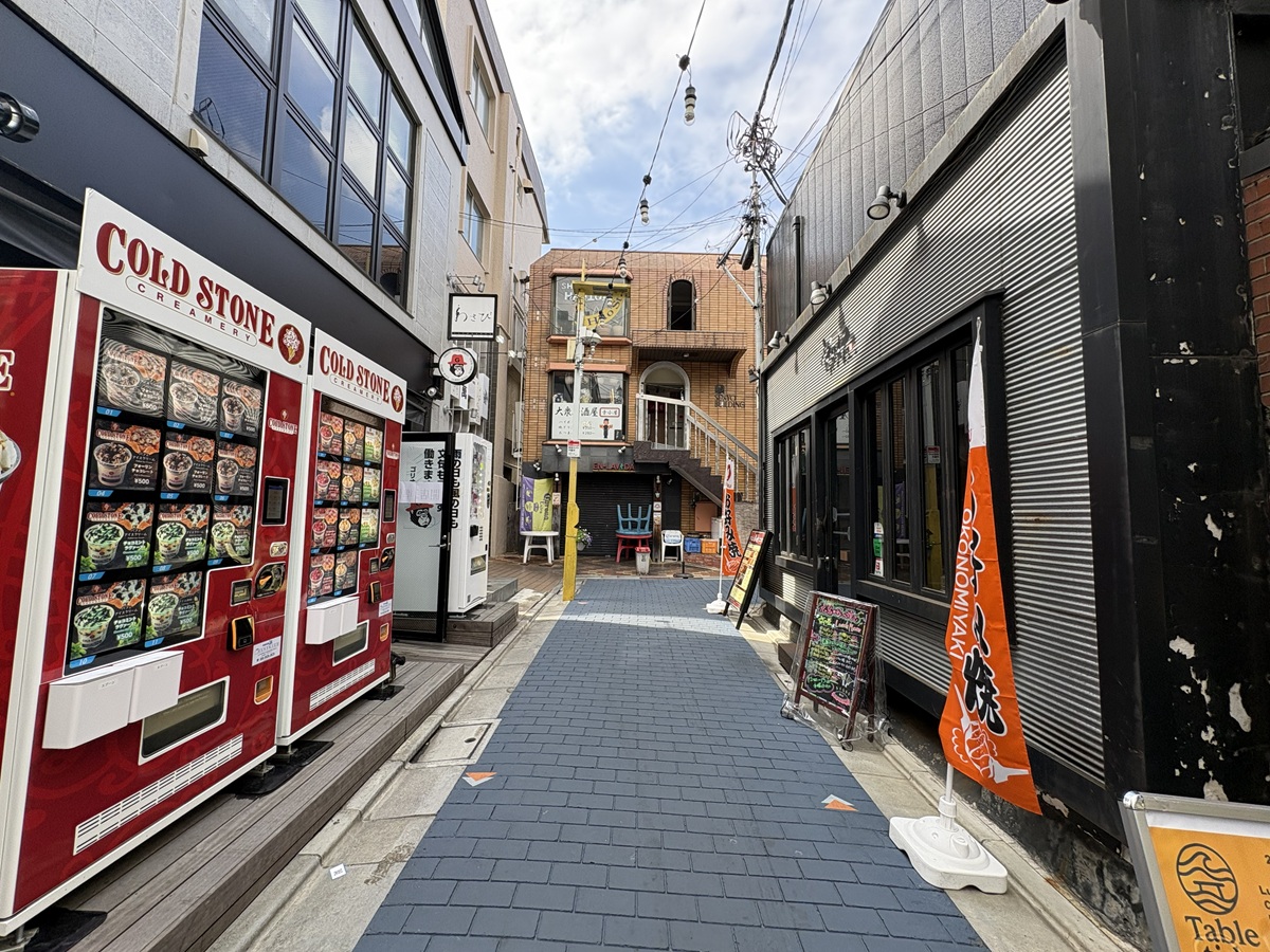 自由が丘の通称L字が丘にコールド・ストーン・クリーマリーの自販機