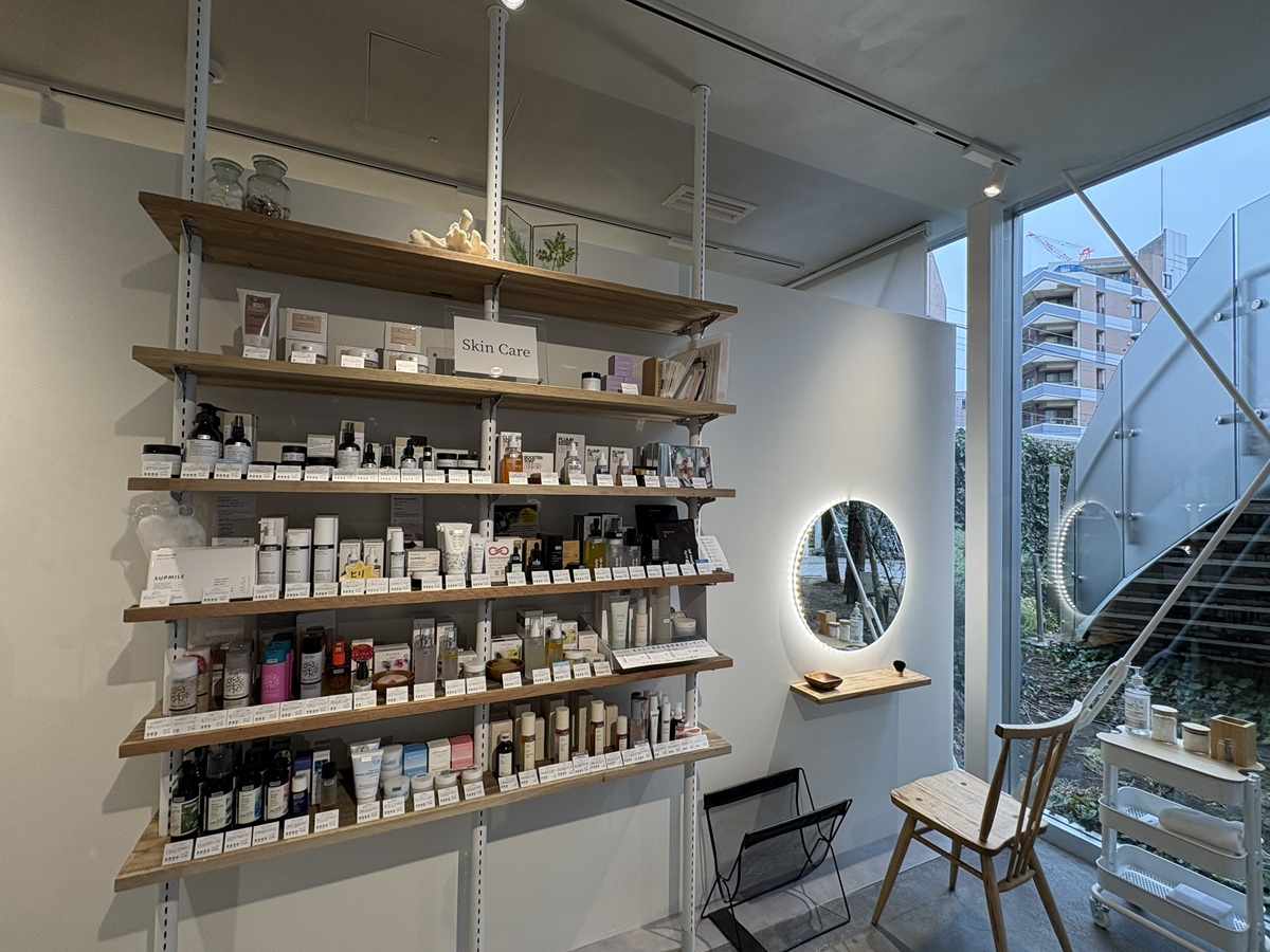 店内にドレッサーも